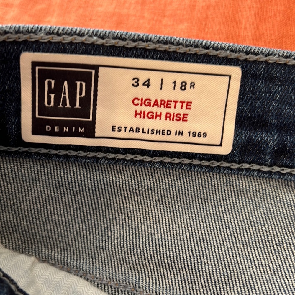 GAP - Women’s Cigarette High Rise NWOT Size 34/18